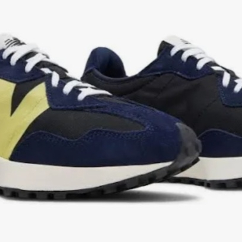 Stylish Women's Sneakers in Navy and Yellow